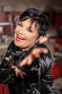 Silvia Schreiber Lead Vocal Paranotes